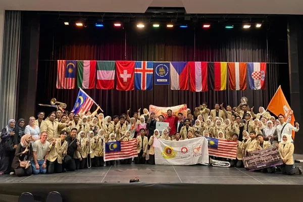 Orkestra MRSM Ulul Albab FELDA Trolak Menyinar di Pentas Dunia, Bawa Pulang Emas Untuk Asia!