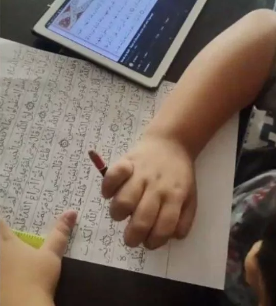 Budak 9 Tahun Tulis Ayat Quran Cantik Macam Pakar Khat,  “Minat Salin Ayat Al-Quran Sejak Kecil”