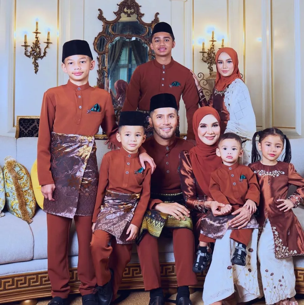 “Bukan Sedarah, Tapi Setia Sehidup Semati” Kapsyen 18 Tahun Cinta Sejati Aliff Syukri Buat Isteri
