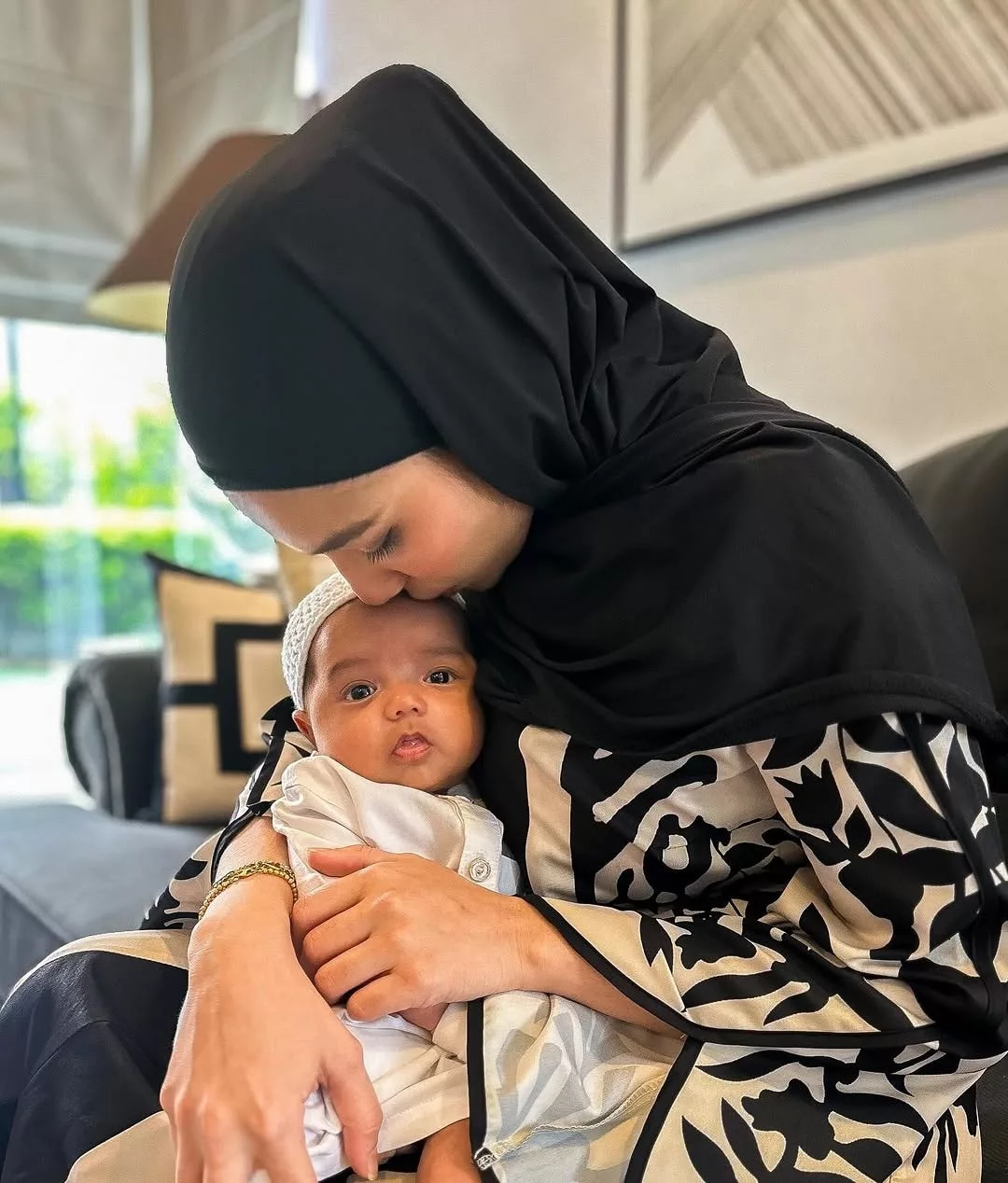 Elisya Sandha Kongsi Wajah Bahtera Elhaq Pada Usia 51 hari. Comelnya!