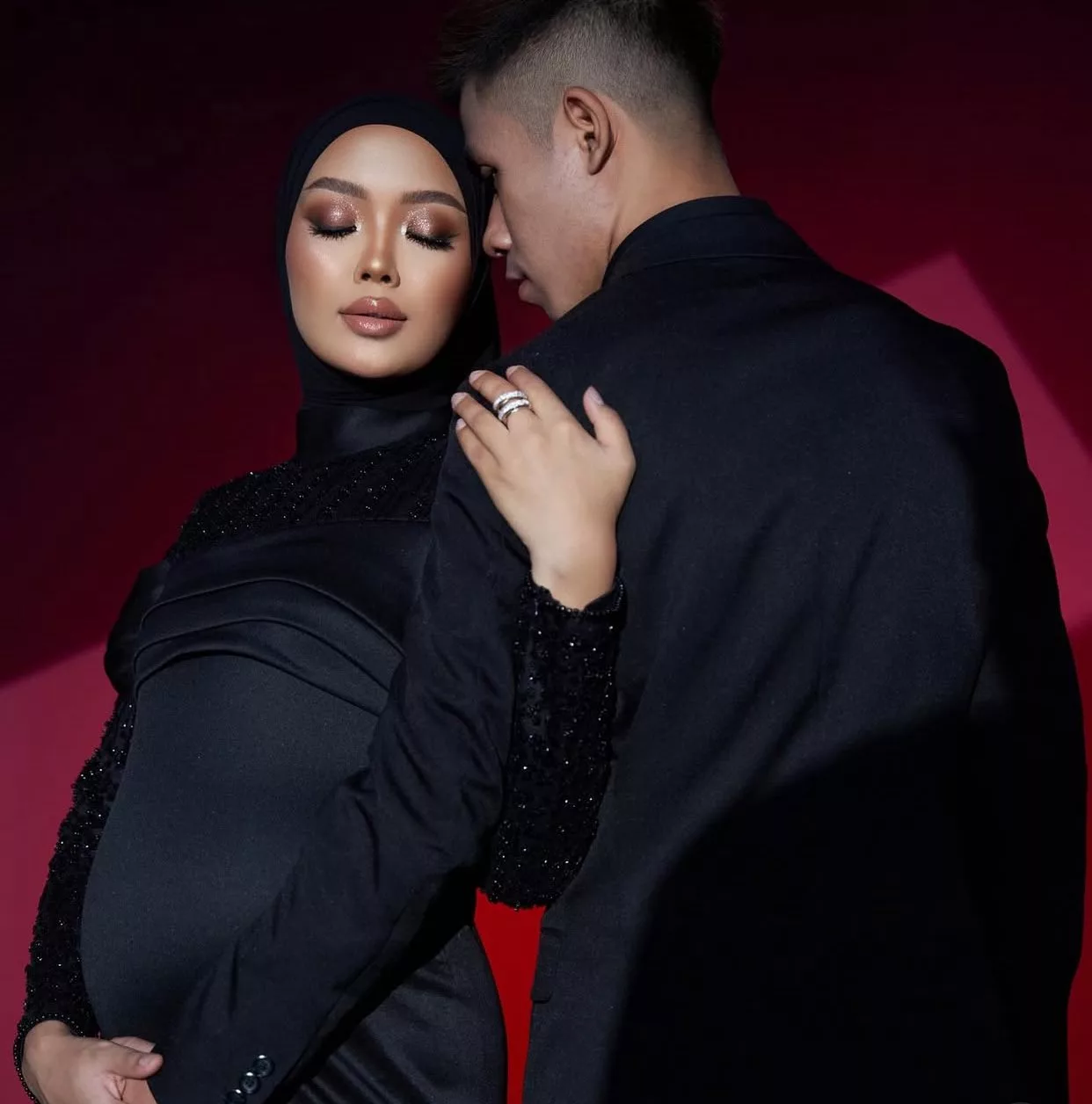 “Perut Tak Boleh Sorok Lagi” Sally Whoo Umum Hamil Anak Kedua!