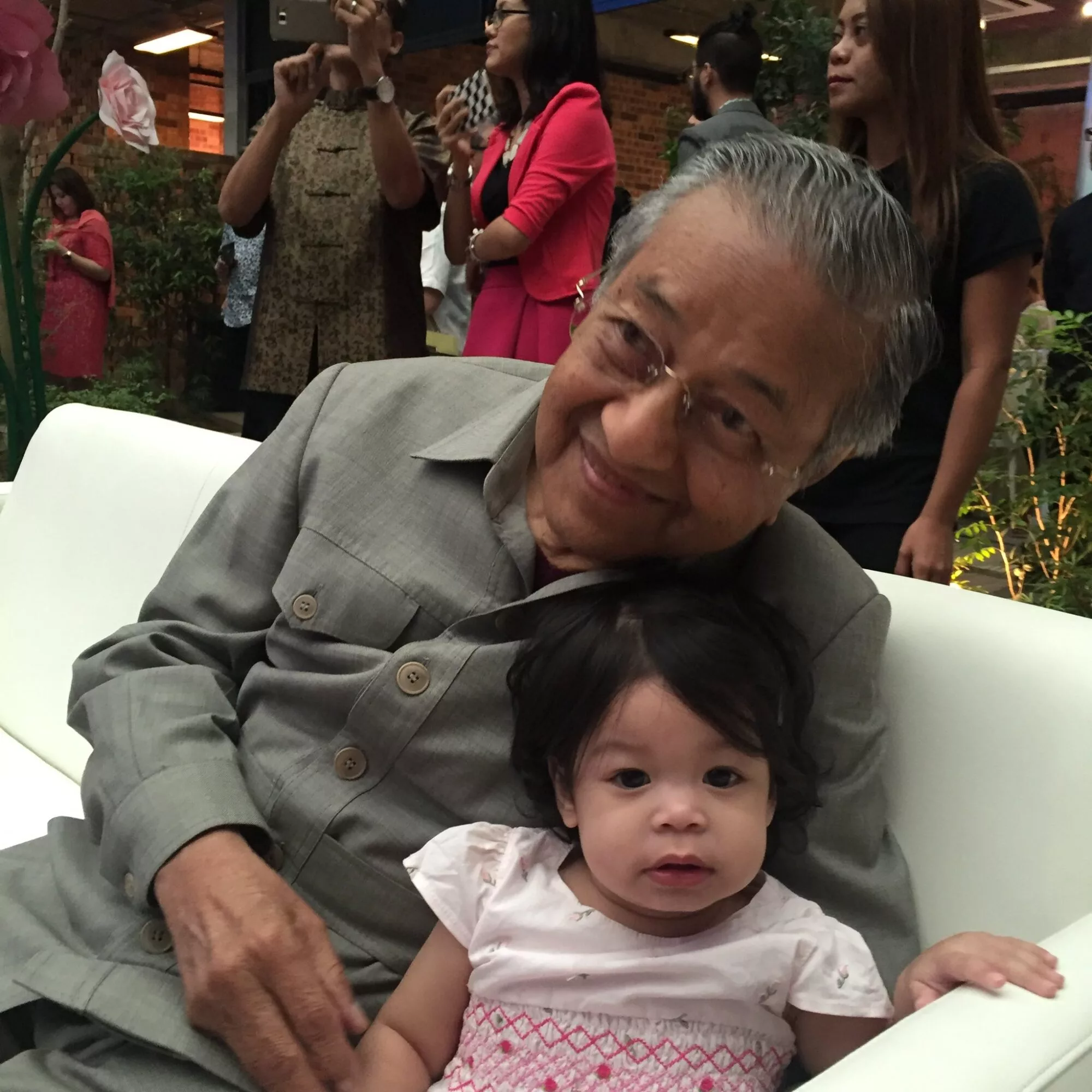 “Daddy Kami Masih Kuat & Aktif Pada Usia 100 Tahun” – Marina Mahathir Luah Rasa Syukur Punya Ayah Hebat