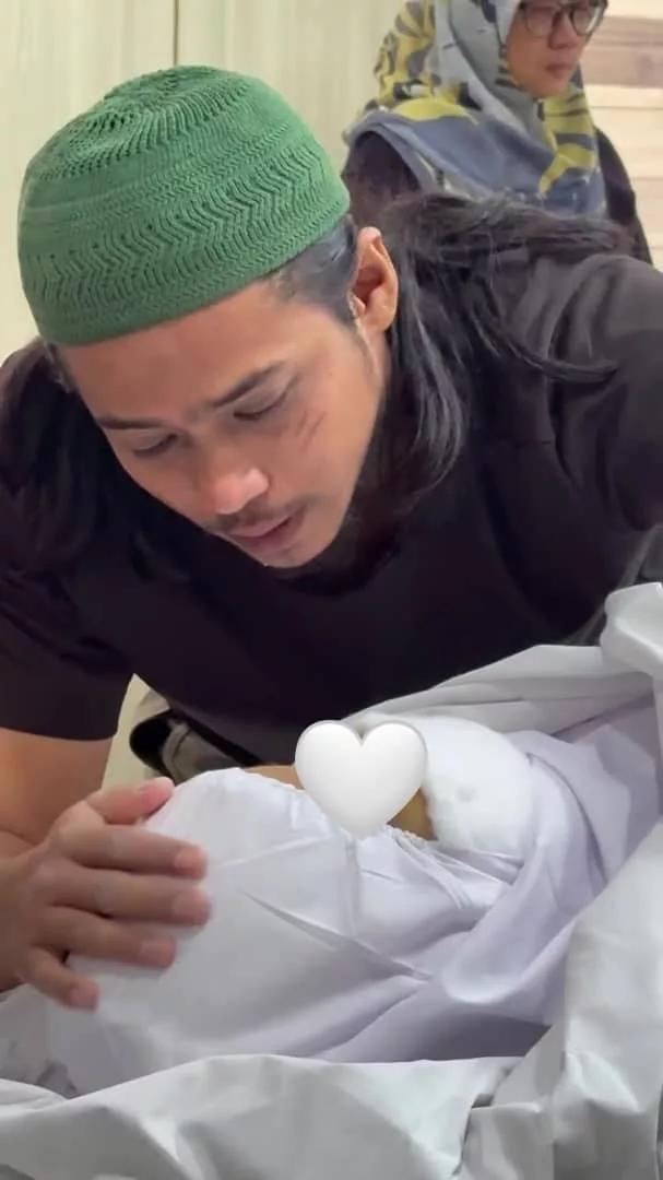 “Dia Ibu & Isteri Terbaik” Suami Reda, Ibu Muda Hembuskan Nafas Terakhir Selepas Bersalin Anak Kedua!