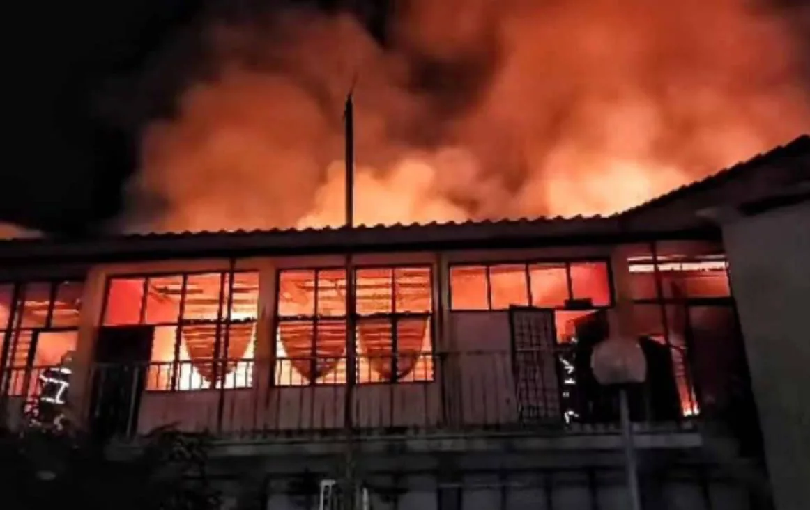 🔥Bangun Pagi Dapat Berita Sekolah Terbakar… Saya Terus Peluk Anak Erat-Erat