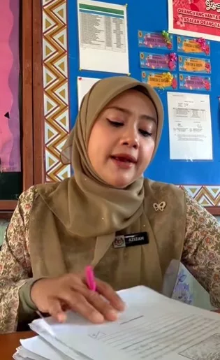 “Teman-Teman” Cikgu Kecewa Pelajar Tiru Bahasa Indonesia Dalam Karangan BM!