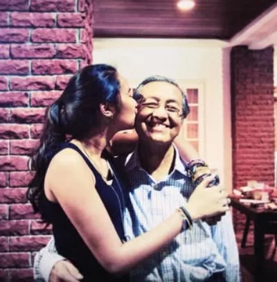 5 Tahun Menanti Zuriat, Cucu Tun Dr Mahathir Kongsi Kapsyen Penuh Emosi