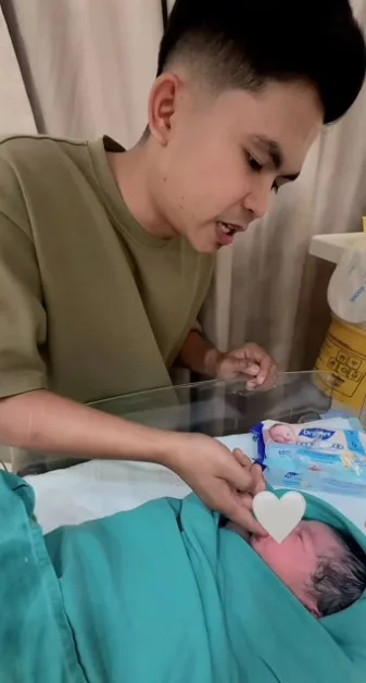 “Moga Baik-Baik Saja Untukmu Anak” Tajul Kongsi Pengalaman Tahnik Anak Sendiri, Ramai Puji!