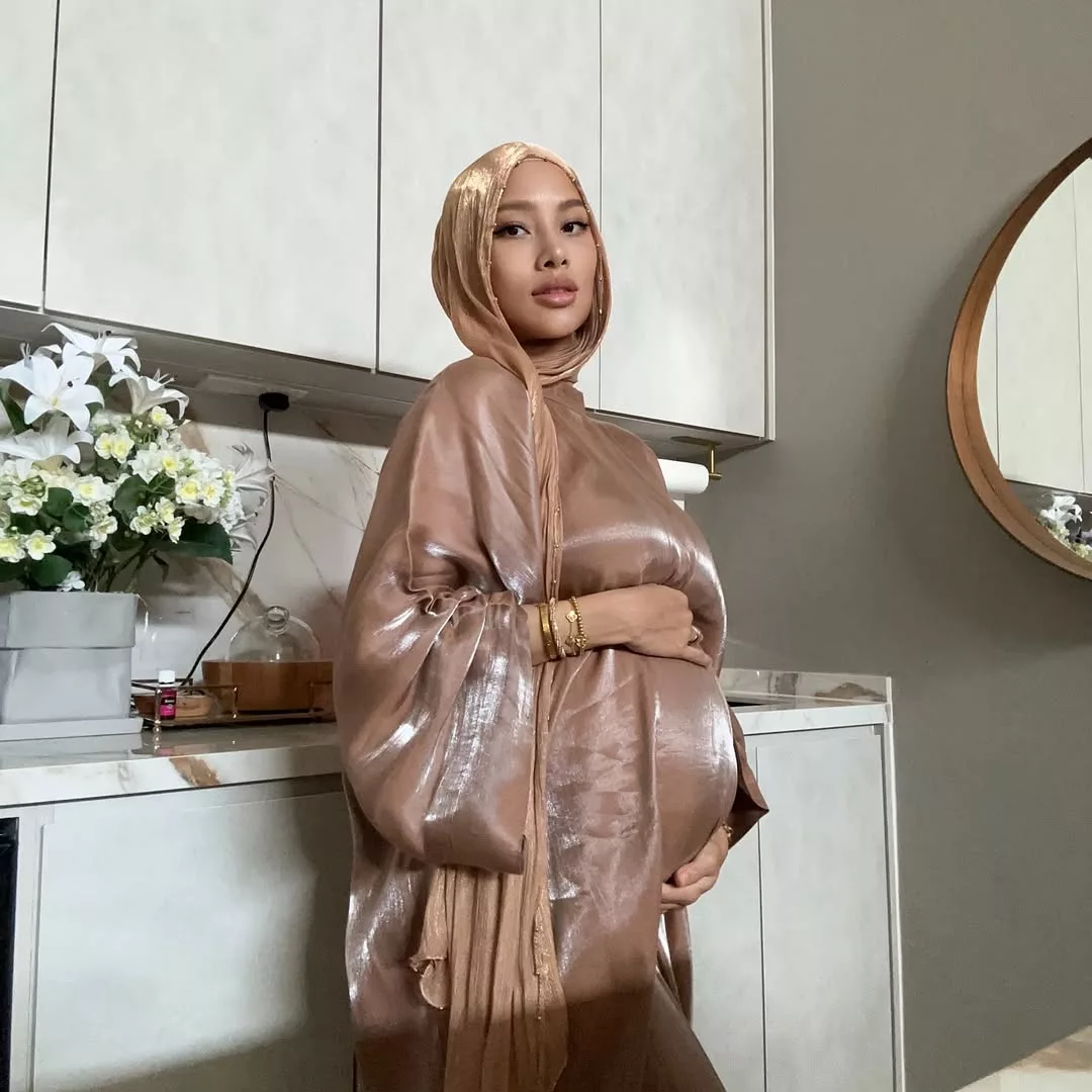 “Nampak Kuat Sekarang Tapi..” Shasha Abdul Aziz Pilih Pantang ‘Cara Lama’ Lepas Bersalin Anak Ketiga