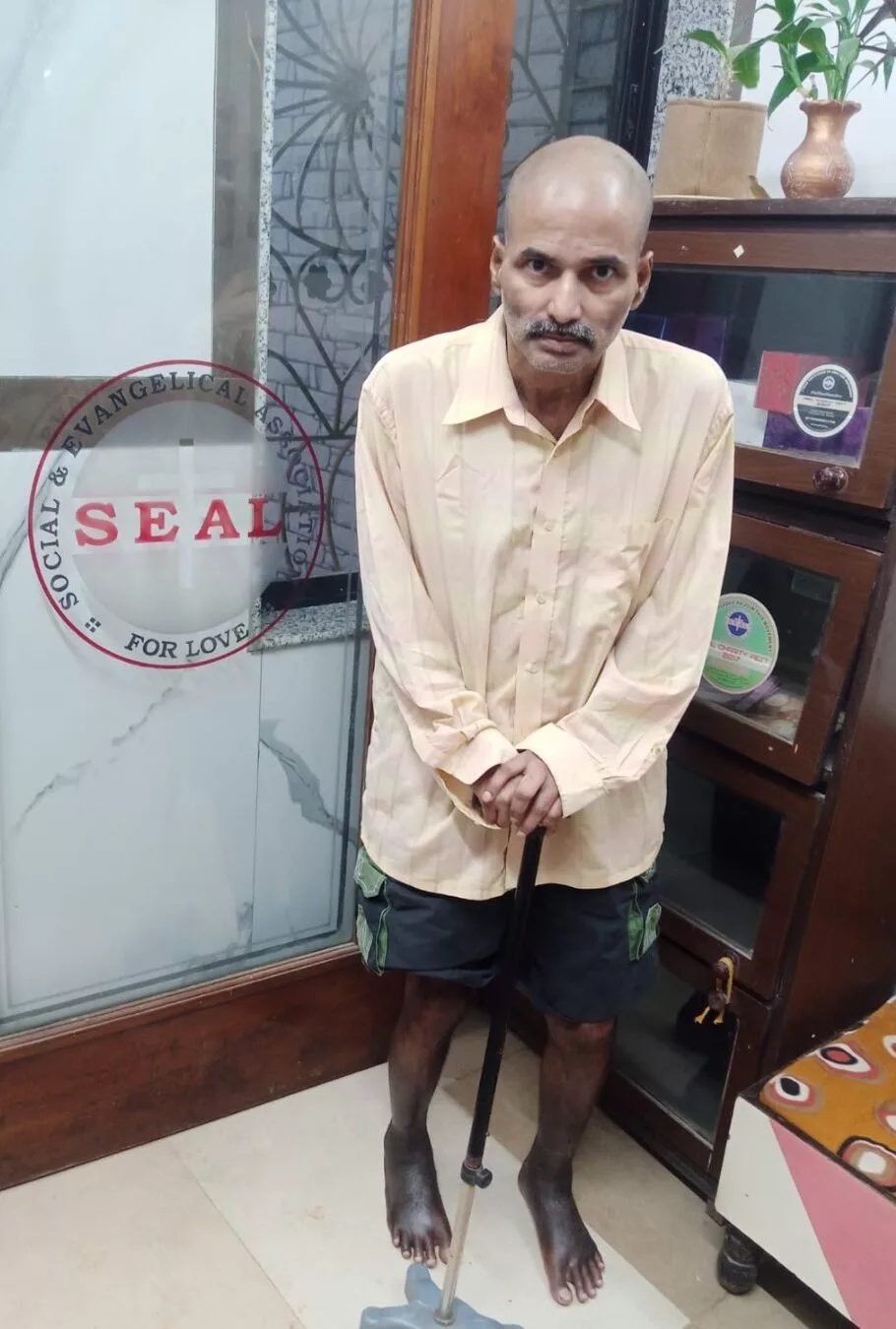 Tiga Tahun Tak Buka Pintu, Lelaki Ini Hidup Terperangkap Dalam Duka