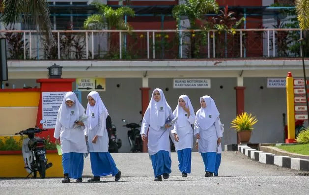 Mak Ayah Gagal Hantar Anak Boleh Denda RM5,000! Pendidikan Sekolah Menengah Wajib 10 Mak Ayah Gagal Hantar Anak Boleh Denda RM5,000! Pendidikan Sekolah Menengah Wajib
