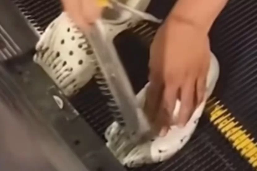 “Masih Terbayang Darah Dan Jeritan…” Budak 2 Tahun Tersepit Kaki Di Eskalator