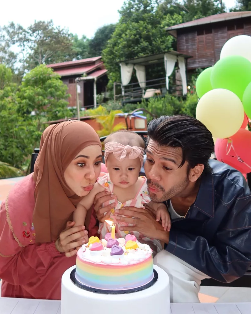 “Kekasih Hati Baba & Umi” Hana Ismail & Suami Raikan Ulang Tahun Pertama Anak, Makin Comel!