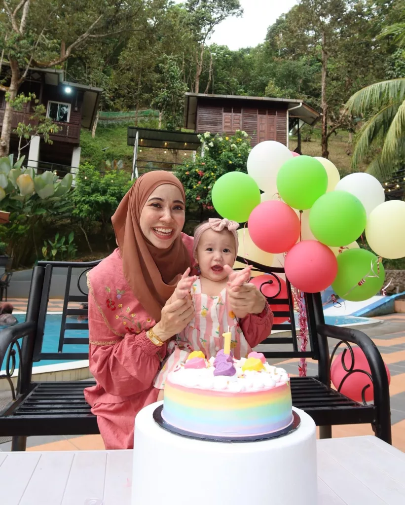 “Kekasih Hati Baba & Umi” Hana Ismail & Suami Raikan Ulang Tahun Pertama Anak, Makin Comel!