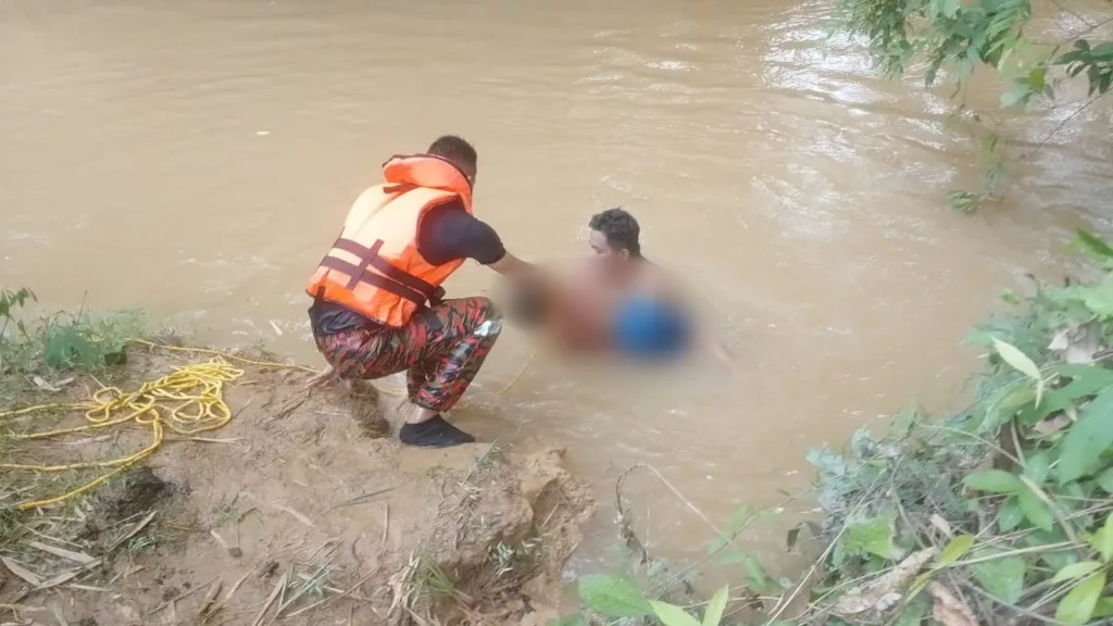 “Ayah Cuba Selamatkan…” Murid Darjah 1 Lemas Selepas Dikejar Lembu