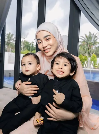 “Kami Tak Plan Tapi Rezeki” Uyaina Arshad Umum Hamil Anak Ketiga!