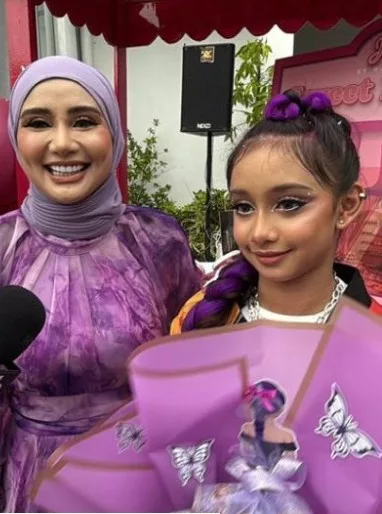 Bisnes Kek Cecah 100 Ribu, Wawa & Aeril Hadiahkan Kedai Untuk Hayla!