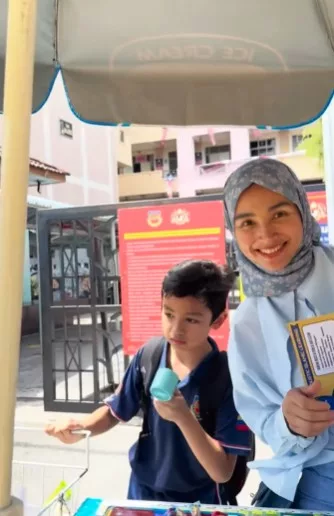 Hantar Anak Sekolah Kerajaan Walaupun Mampu, Netizen Puji Sikap Rendah Diri Tya Ariffin