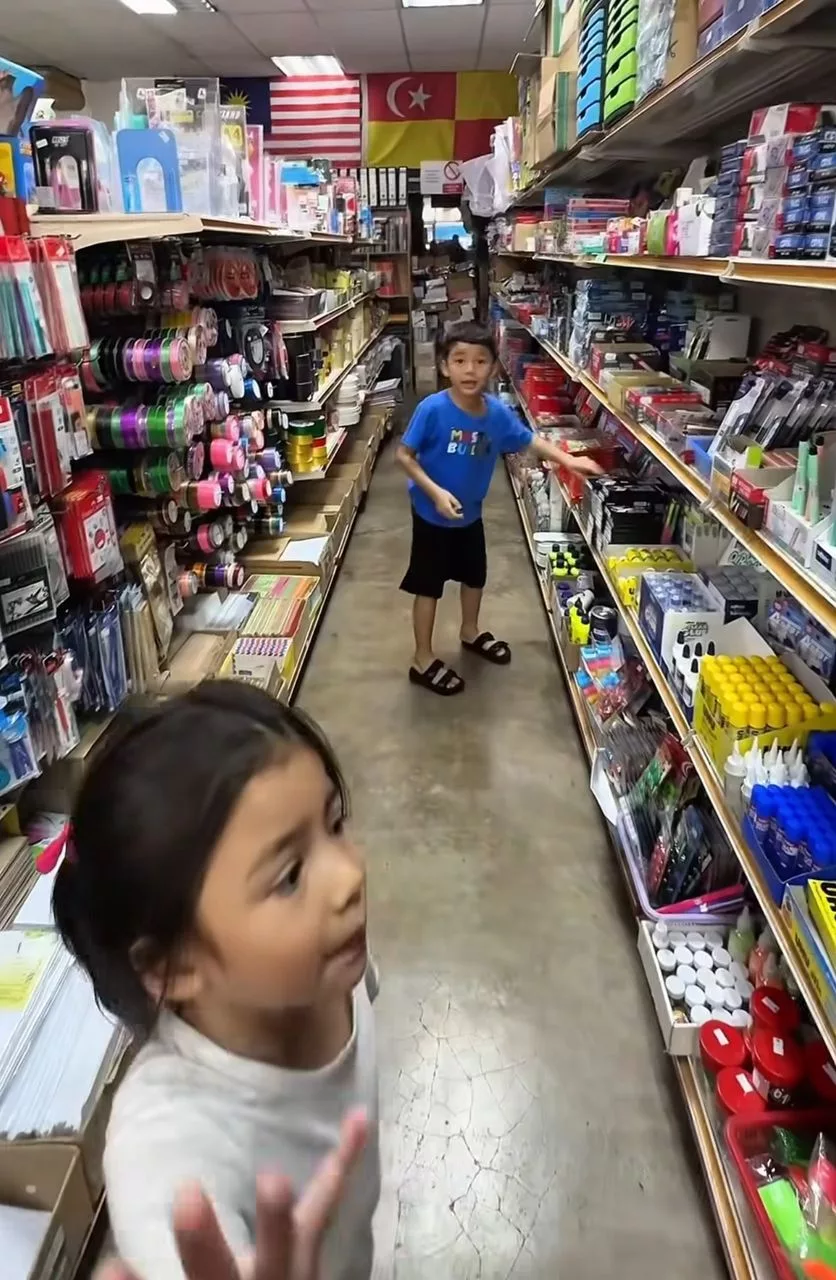 Walau Anak Jutawan Bajet Tetap Ada, Gelagat Anak Aliff Syukri Sempoi Beli Barang Sekolah Raih Perhatian