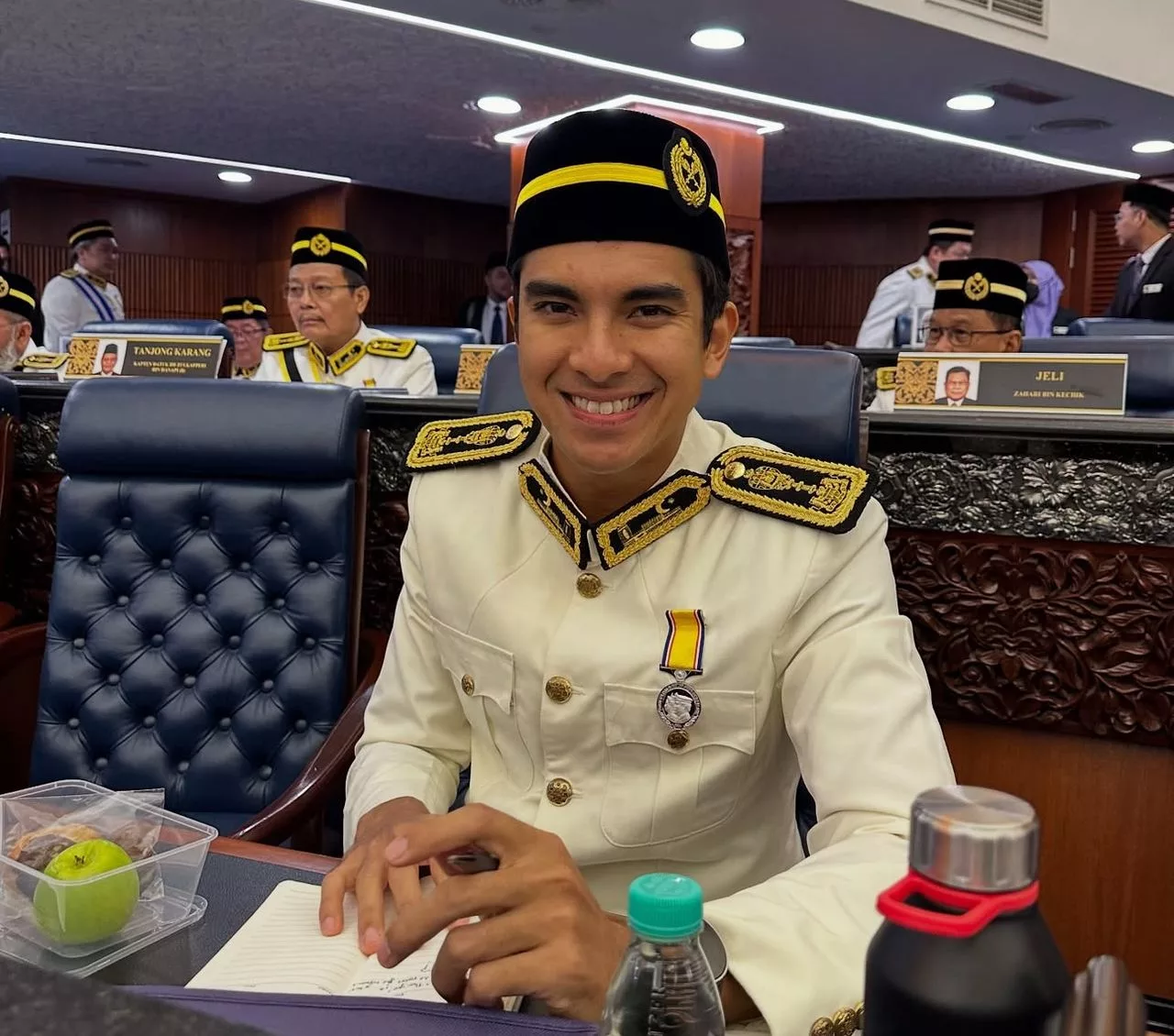 "Mama Abuyah Pun Plan Nak Datang Untuk Pengumuman Hari Ini..." Syed Saddiq Luah Era FM Batal Kerjasama Ada ''Sebab-Sebab Tertentu' 17 “Mama Abuyah Pun Plan Nak Datang Untuk Pengumuman Hari Ini…” Syed Saddiq Luah Era FM Batal Kerjasama Ada ”Sebab-Sebab Tertentu’