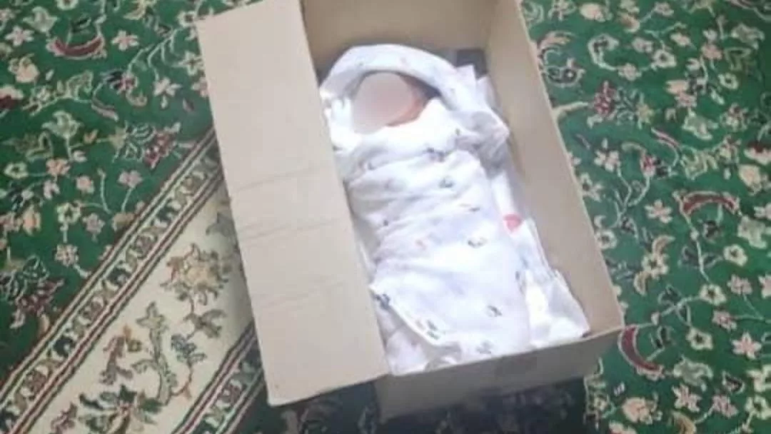 Sampai Hati, Bayi Baru Lahir Masih Bertali Pusat Ditinggalkan Sendirian 46 Sampai Hati, Bayi Baru Lahir Masih Bertali Pusat Ditinggalkan Sendirian