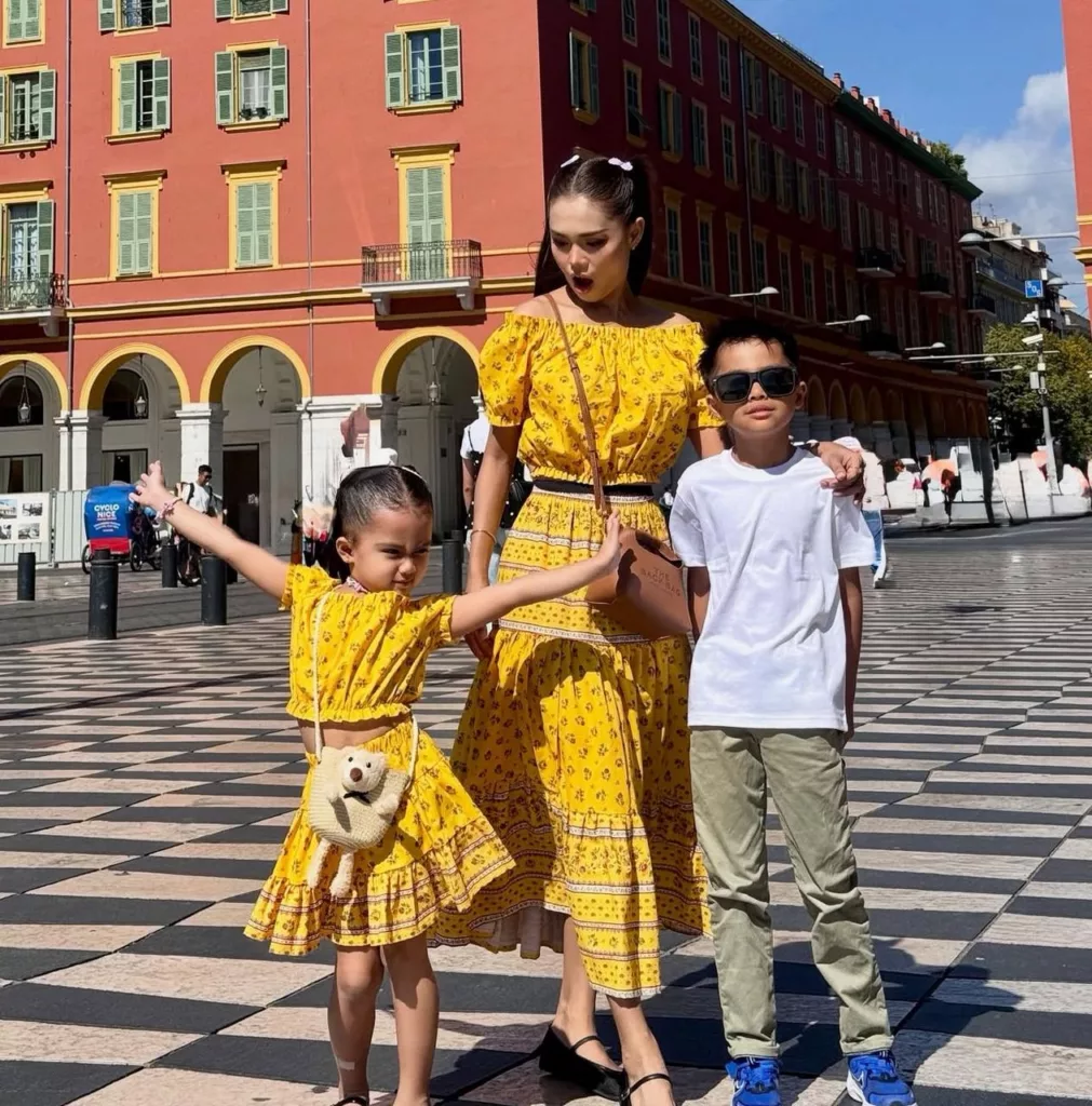 Bella Astillah Terharu, Luah Syukur Bawa Keluarga Ke Paris