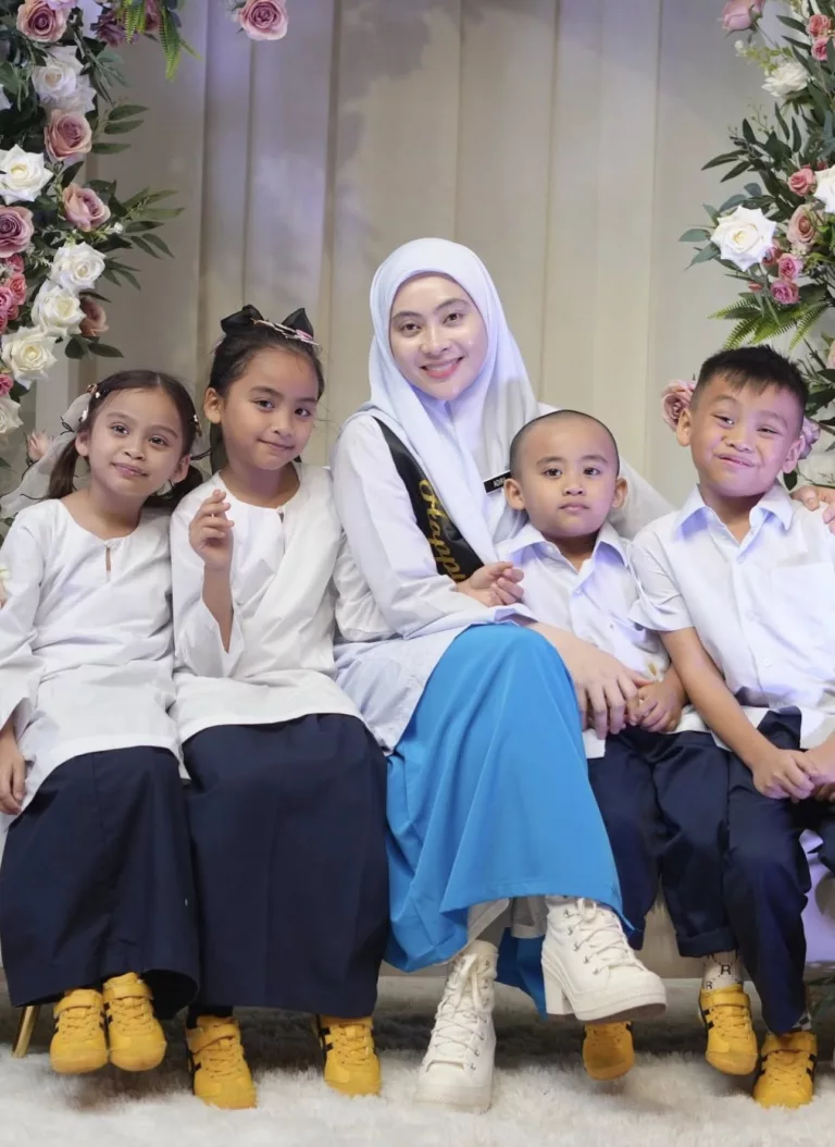 “Kakak & Adik-Adiknya” Adira Suhaimi Sambut Hari Lahir Tema ‘Back To School’, Ramai Puji Nampak Muda!