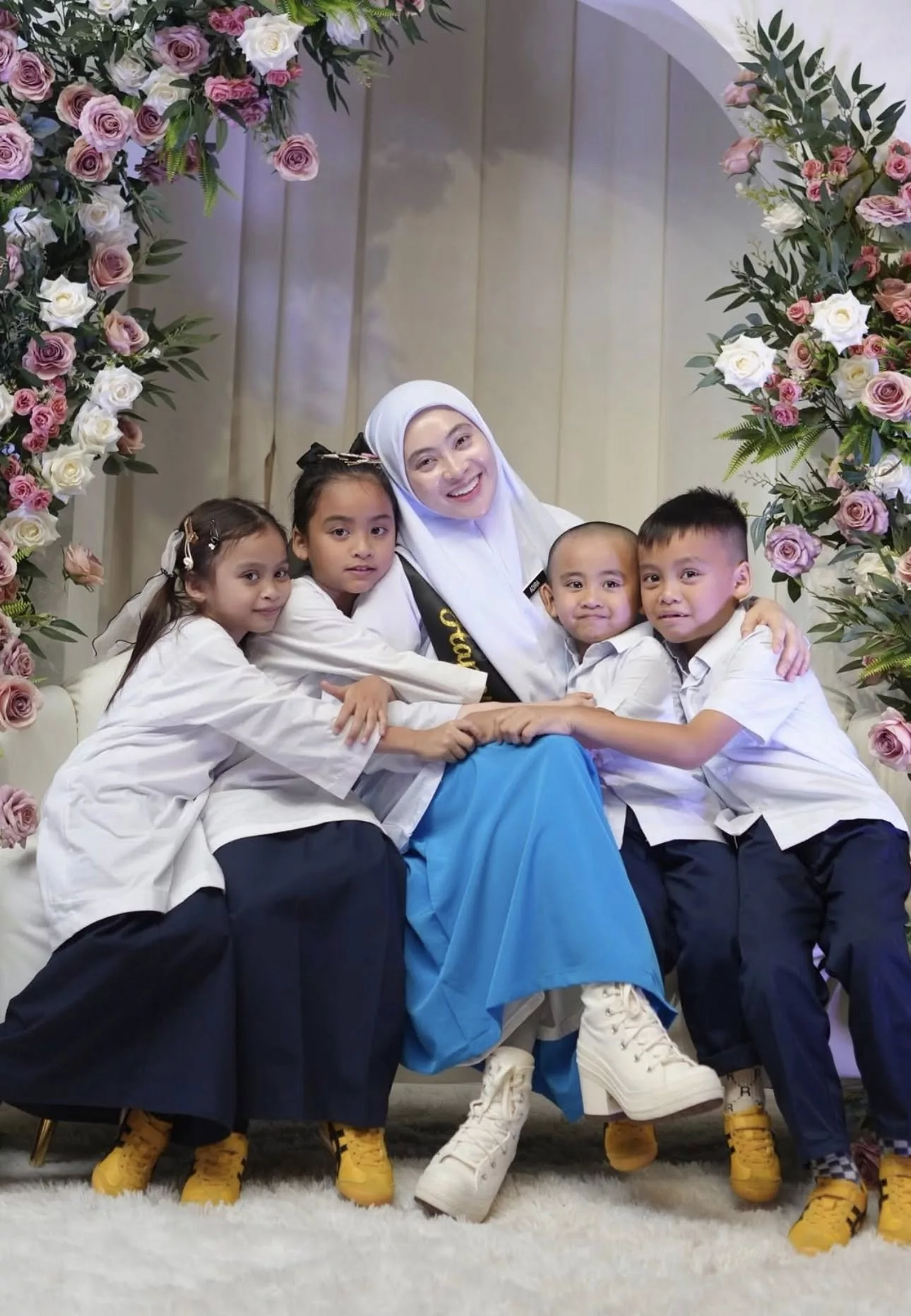 “Kakak & Adik-Adiknya” Adira Suhaimi Sambut Hari Lahir Tema ‘Back To School’, Ramai Puji Nampak Muda!
