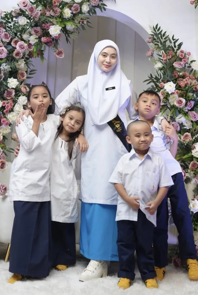 “Kakak & Adik-Adiknya” Adira Suhaimi Sambut Hari Lahir Tema ‘Back To School’, Ramai Puji Nampak Muda!