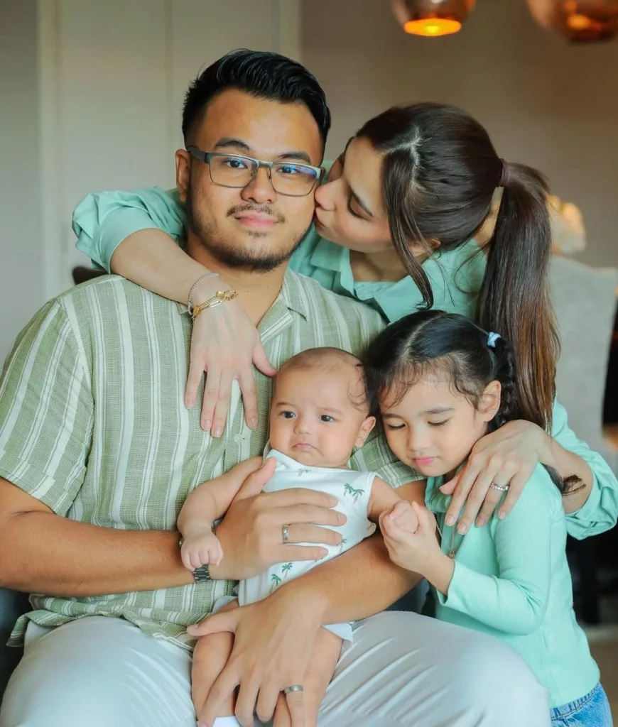 Elisya Sandha Terharu, Suami Hadiahkan Rantai Emas Walau Tengah Struggle