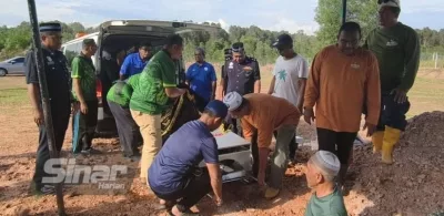 “Pakcik Minta Maaf…”  Tragedi Sungai Linggi, Pusara Dua Beradik Undang Hiba