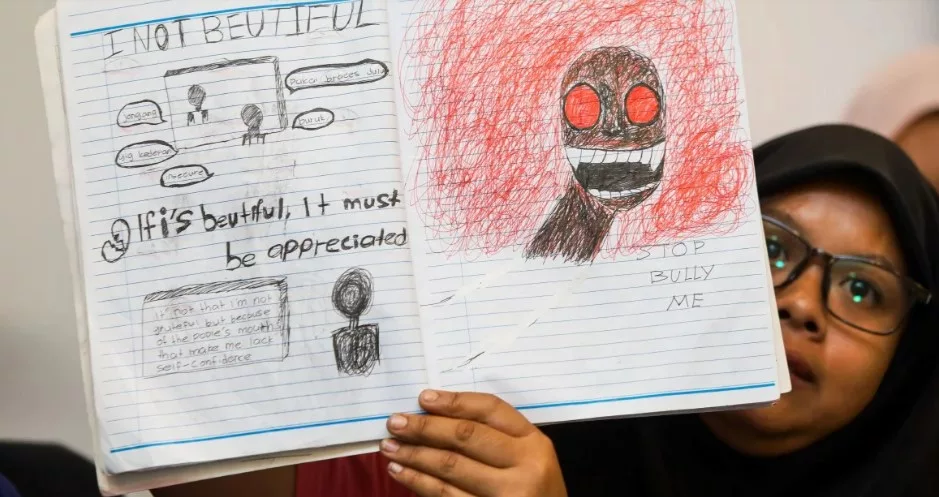 Lukisan Ngeri & Kelar Tangan, Ibu Luah Kecewa Anak Kena Buli