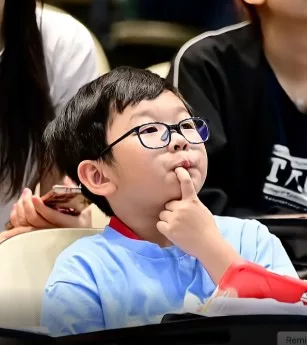 Si Cilik Genius! Baru Usia 7 Tahun Dah Mula Belajar Kimia Di Universiti Terkemuka Singapura!