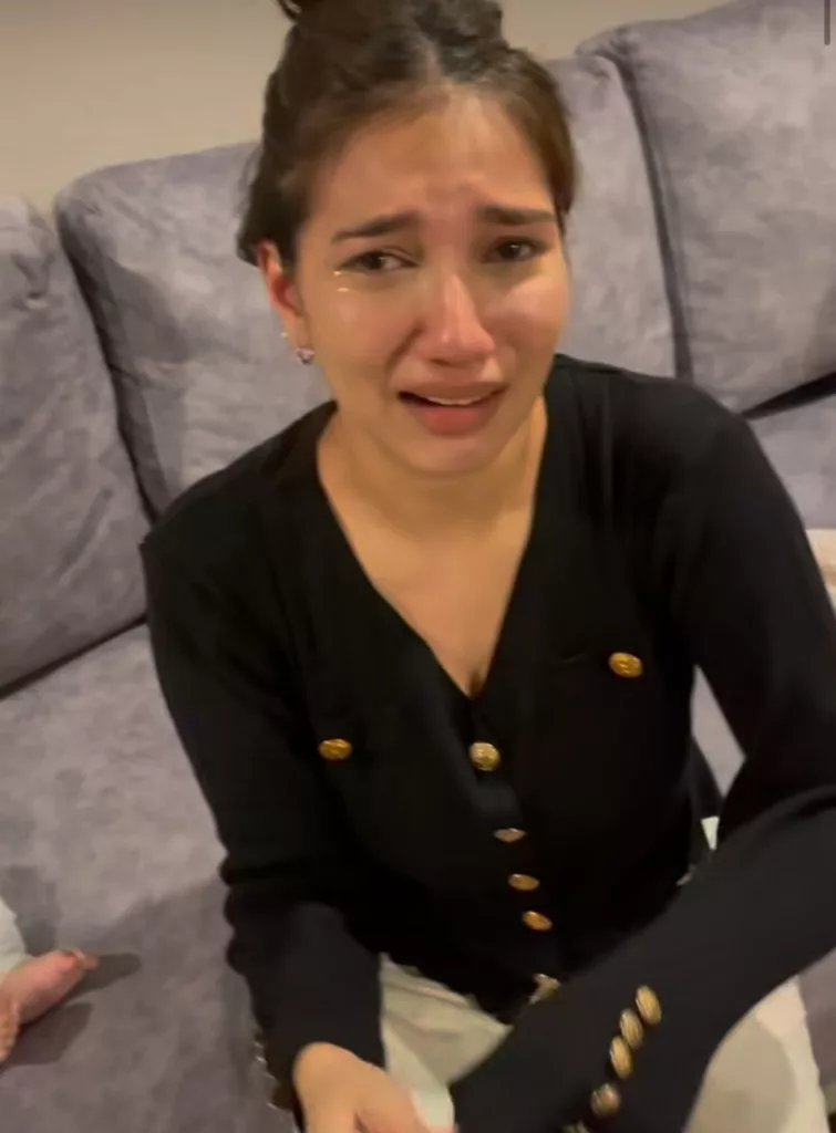 Elisya Sandha Terharu, Suami Hadiahkan Rantai Emas Walau Tengah Struggle