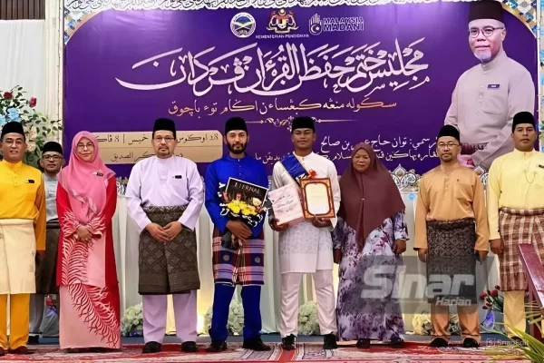 Air Mata Syukur Ibu Bapa, Anak Orang Asli Pertama Bergelar Hafiz 30 Juzuk 20 Air Mata Syukur Ibu Bapa, Anak Orang Asli Pertama Bergelar Hafiz 30 Juzuk