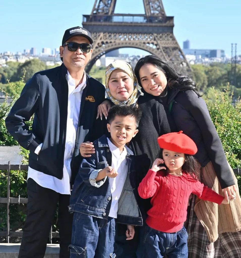 Bella Astillah Terharu, Luah Syukur Bawa Keluarga Ke Paris