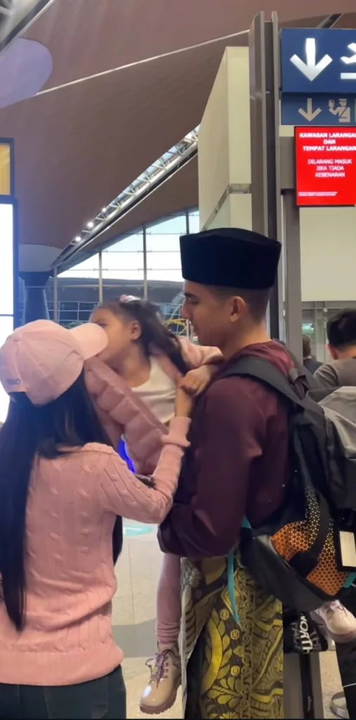 “Kasih Ibu Tiada Tandingan” Bella Buat Kejutan Pada Anak, Bawa Ke Perancis Demi Sokong Syed Saddiq!