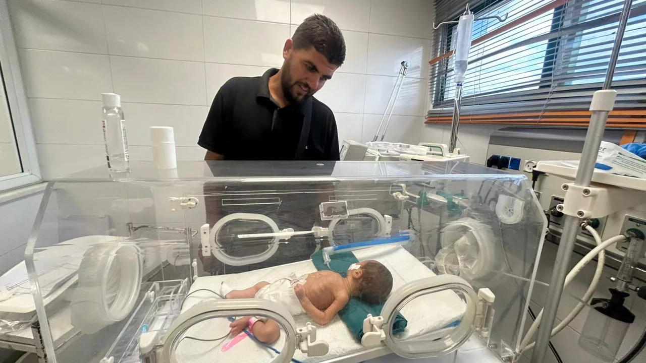 Bayi Pramatang Gaza: Kisah Pilu di Sebalik Perang dan Keajaiban Hidup 25 Bayi Pramatang Gaza: Kisah Pilu di Sebalik Perang dan Keajaiban Hidup