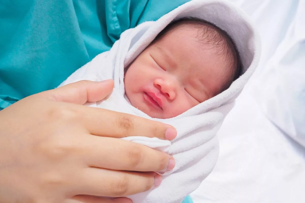 Cara Rawat Kaki Bayi Bengkok: Congenital Clubfoot Bukan Cacat Kekal, Tapi Boleh Dirawat!