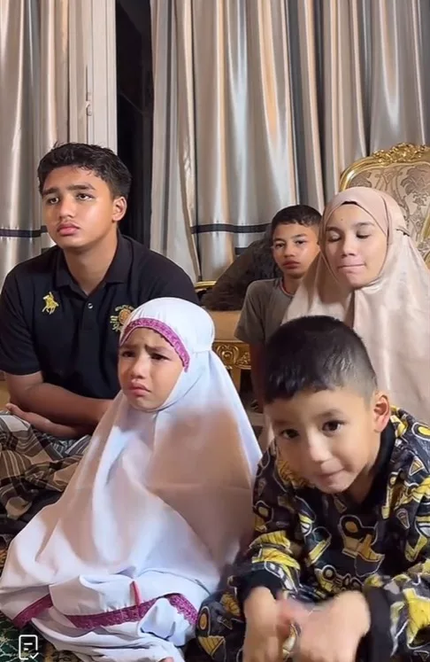 "Raudhah Paling Memahami…" Aliff Syukri Sampaikan Nasihat, Gelagat Anak Jadi Tumpuan Ramai 19 “Raudhah Paling Memahami…” Aliff Syukri Sampaikan Nasihat, Gelagat Anak Jadi Tumpuan Ramai