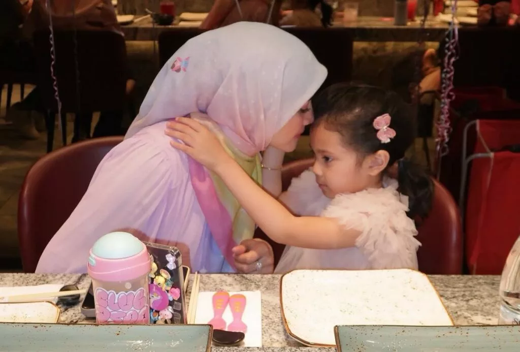 Fazura Dipuji Ramai, Tegur Fatima Dengan Lembut Bukti Keberkesanan Gentle Parenting
