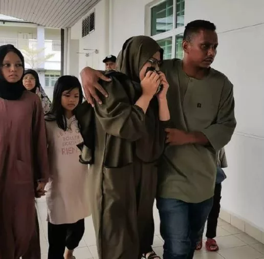 Tangisan Ibu Murid Darjah 4 Undang Hiba, Ditenangkan Keluarga, Rakan