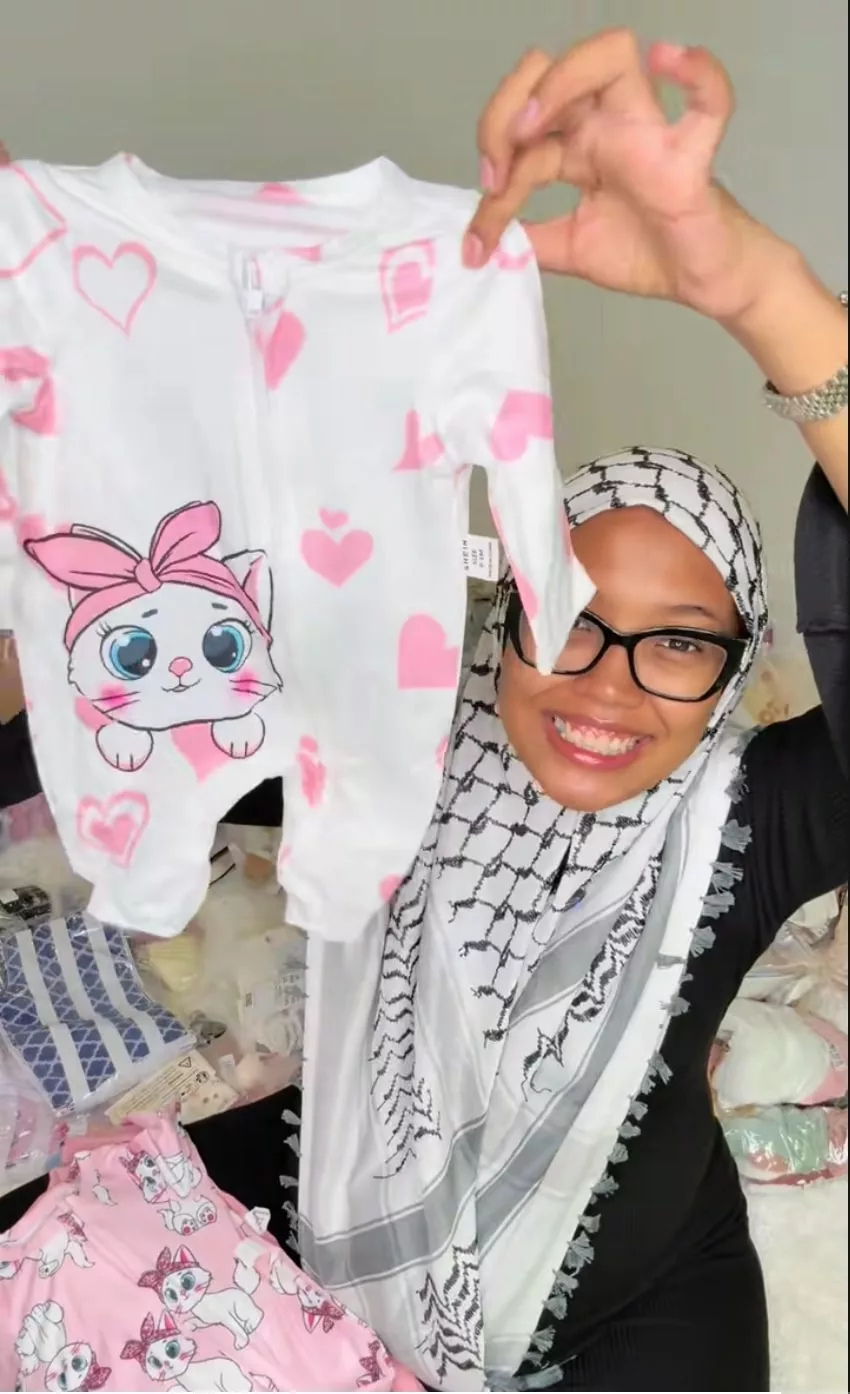 Sally Whoo Jelaskan Isu ‘Unboxing’ Baju Kembar, Rupanya Ini Sebab Sebenar Beli Banyak