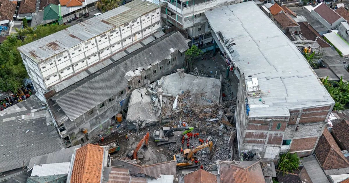Tragedi Menyayat Hati: 54 Pelajar Tahfiz Terkorban Dalam Runtuhan Bangunan Di Indonesia 18 Tragedi Menyayat Hati: 54 Pelajar Tahfiz Terkorban Dalam Runtuhan Bangunan Di Indonesia