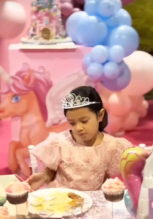 Sambutan Hari Lahir Tema Unicorn, Amira Layan Fatima Raih Perhatian, Sweet Sangat Tengok!