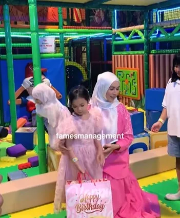 Sambutan Hari Lahir Tema Unicorn, Amira Layan Fatima Raih Perhatian, Sweet Sangat Tengok!