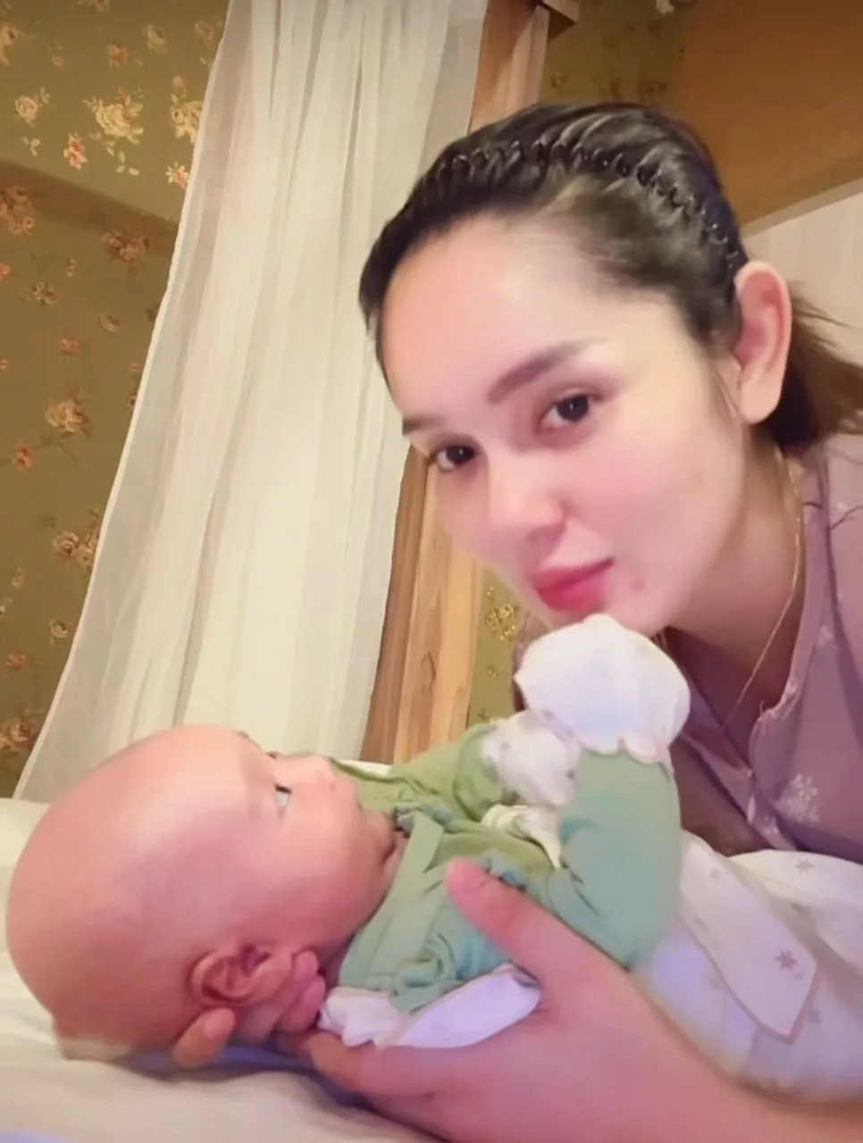 “Dah 4 Hari Ibu Tak Tidur… “ Anak Sakit Luahan Uqasha Senrose Buat Ramai Ibu Tersentuh