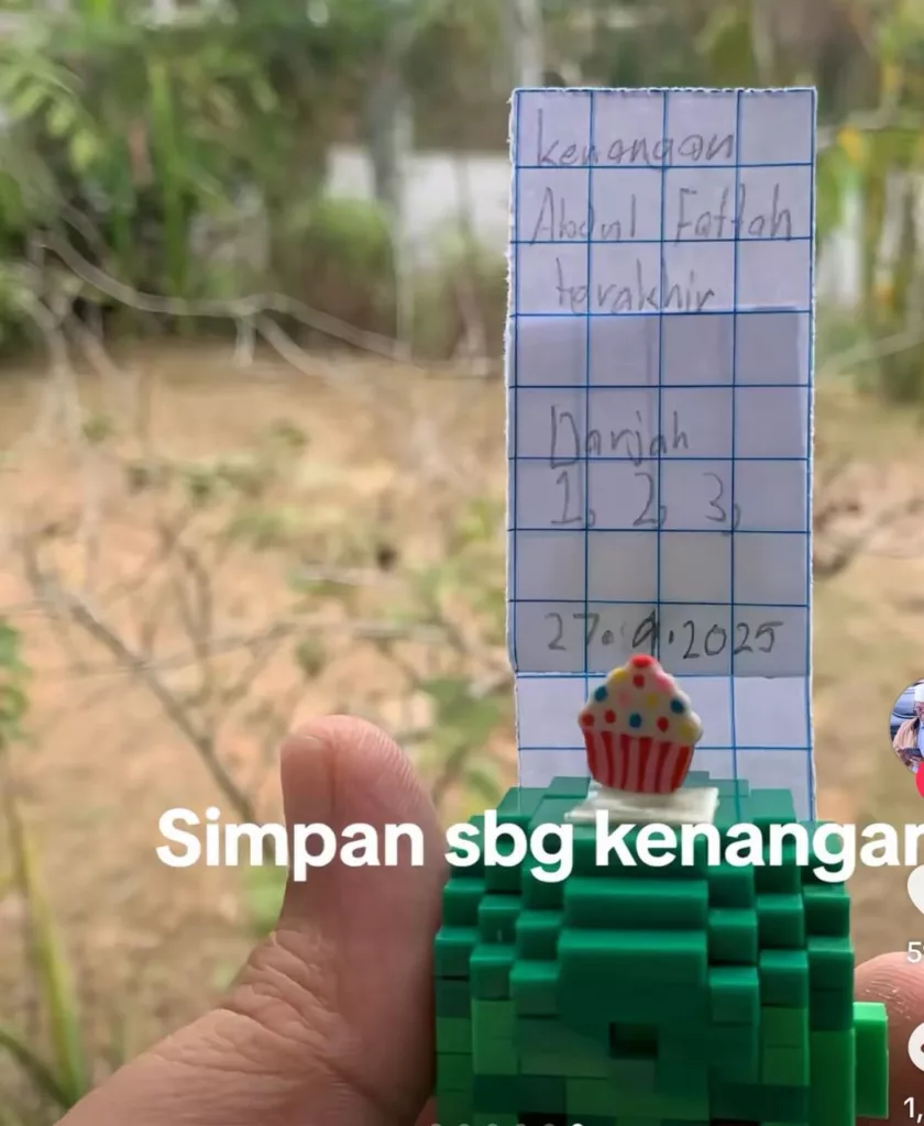 Setiap Hari Kawan Baik Ziarah Pusara Abdul Fatah, Gambar Ketiga Paling Menyentuh Hati 14 Setiap Hari Kawan Baik Ziarah Pusara Abdul Fatah, Gambar Ketiga Paling Menyentuh Hati