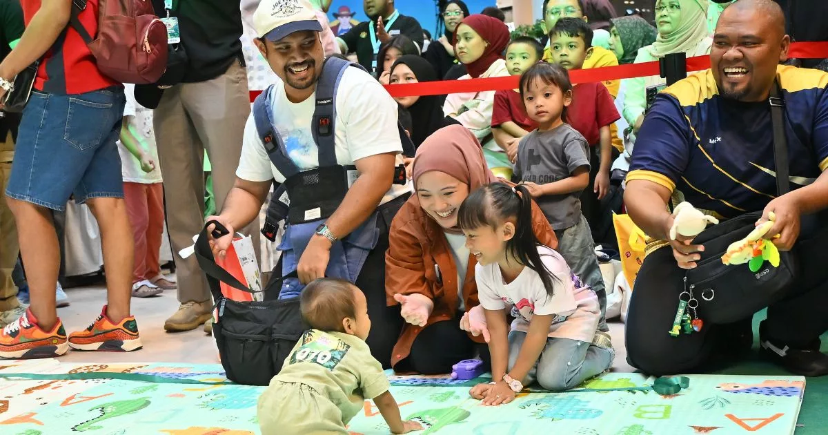 Baby Merangkak Race 2025 Gamat, 100 Bayi Berentap Merebut Gelaran Juara