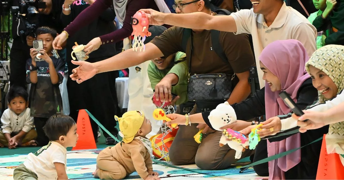 Baby Merangkak Race 2025 Gamat, 100 Bayi Berentap Merebut Gelaran Juara