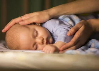 Macam Mana Nak Tahu Bayi Cukup Tidur? Ini Tanda-Tandanya Yang Mak Ayah Wajib Tahu!